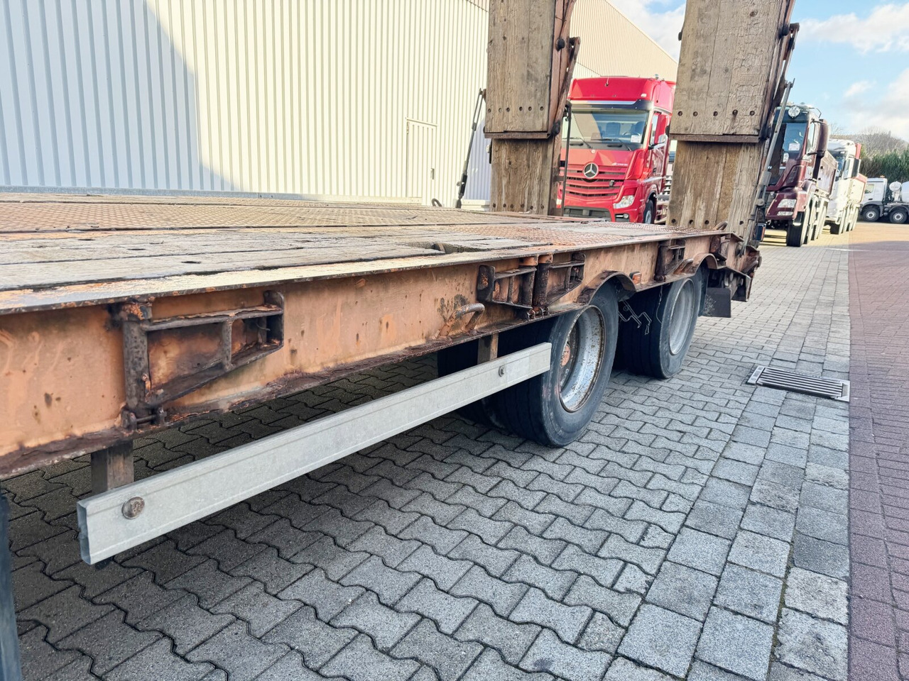 Remorque porte-engin surbaissée pour transport de équipements lourds T 3 Kompakt 30,0 T 3 Kompakt 30,0, Hydr. Rampen, Verbr. auf 3m: photos 13 Remorque porte-engin surbaissée pour transport de équipements lourds T 3 Kompakt 30,0 T 3 Kompakt 30,0, Hydr. Rampen, Verbr. auf 3m: photos 13