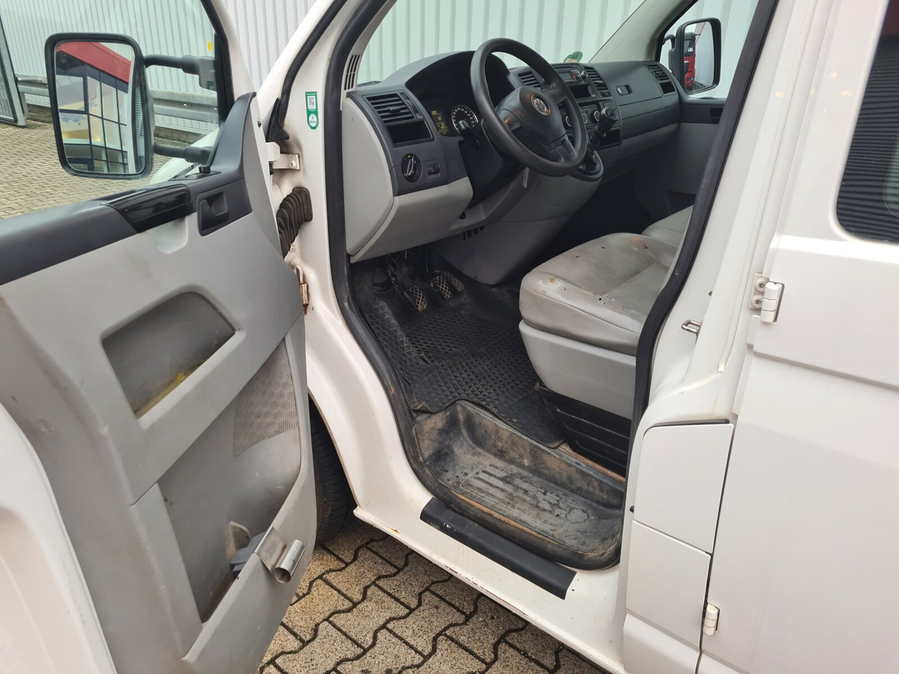 T5 Doka 4x2 T5 Doka 4x2, 2.0 ltr. TDI Pritsche - Utilitaire plateau, Utilitaire double cabine: photos 4 T5 Doka 4x2 T5 Doka 4x2, 2.0 ltr. TDI Pritsche - Utilitaire plateau, Utilitaire double cabine: photos 4