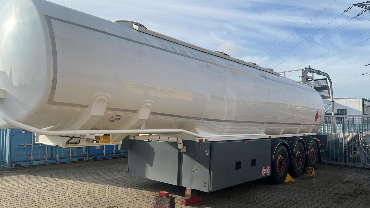 TAL 44.0/11-27 TAL 44.0/11-27, 43.950l, 4 Kammern, Untenbefüllung, Pumpe - Semi-remorque citerne: photos 4 TAL 44.0/11-27 TAL 44.0/11-27, 43.950l, 4 Kammern, Untenbefüllung, Pumpe - Semi-remorque citerne: photos 4