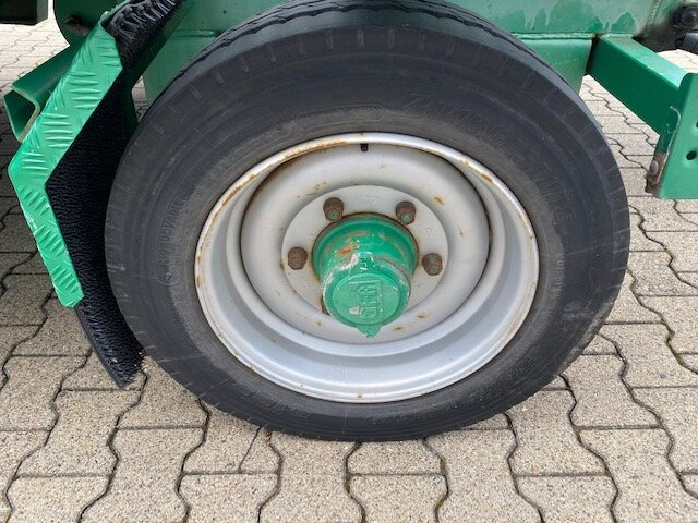 TL 6,4 Empl TL 6,4 Spezial-Tiefladeanhänger, Ex-Polizei - Remorque porte-engin surbaissée: photos 2 TL 6,4 Empl TL 6,4 Spezial-Tiefladeanhänger, Ex-Polizei - Remorque porte-engin surbaissée: photos 2