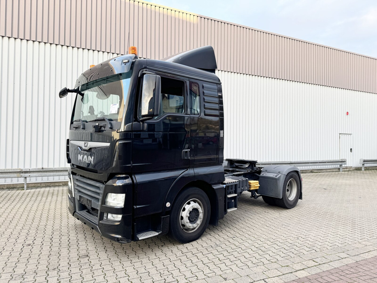 MAN TGX 18.420 4x2 BLS TGX 18.420 4X2 BLS, Retarder - Tracteur routier: photos 1 MAN TGX 18.420 4x2 BLS TGX 18.420 4X2 BLS, Retarder - Tracteur routier: photos 1