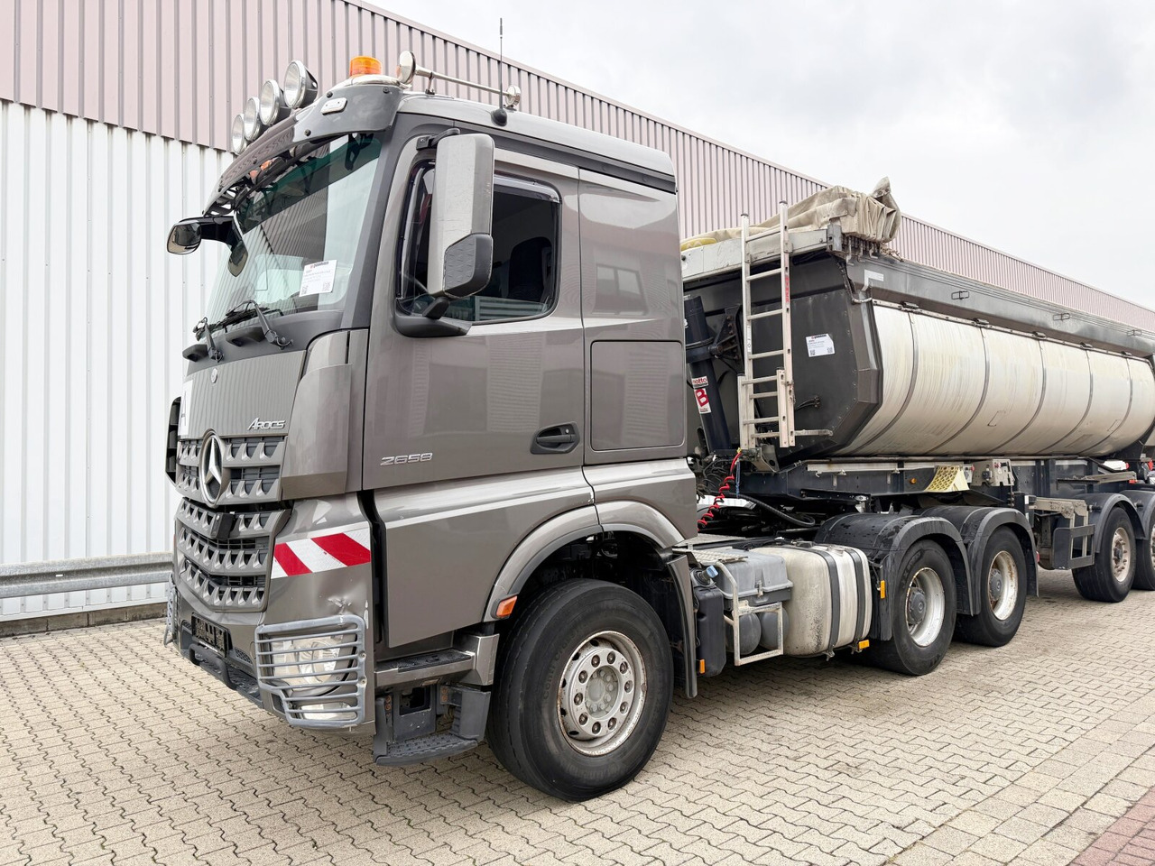 Mercedes-Benz Arocs 2658 LS 6x4 Arocs 2658 LS 6x4, Retarder, Navi, Standklima, Kipphydraulik - Tracteur routier: photos 1 Mercedes-Benz Arocs 2658 LS 6x4 Arocs 2658 LS 6x4, Retarder, Navi, Standklima, Kipphydraulik - Tracteur routier: photos 1