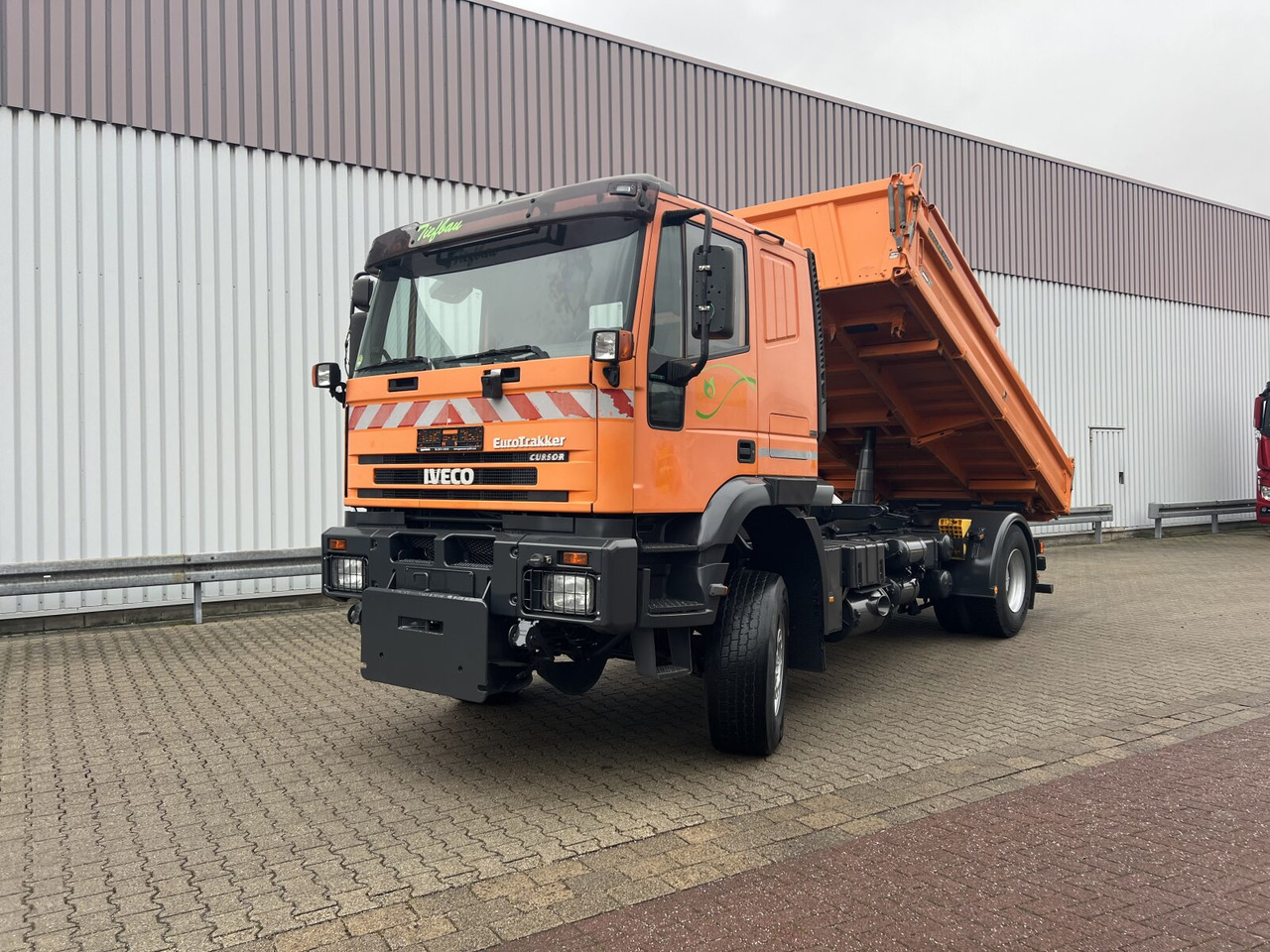 Trakker 190E350 4x4 Trakker 190E350 4x4, Meiller-Kipper, Winterdienstausstattung - Camion benne: photos 1 Trakker 190E350 4x4 Trakker 190E350 4x4, Meiller-Kipper, Winterdienstausstattung - Camion benne: photos 1