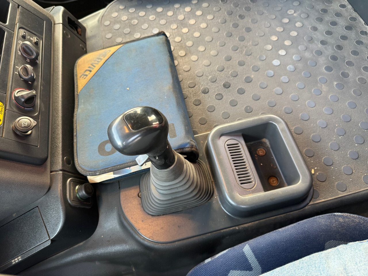 Trakker AD260T36W 6x6 Trakker AD260T36W 6x6 - Camion benne: photos 4 Trakker AD260T36W 6x6 Trakker AD260T36W 6x6 - Camion benne: photos 4