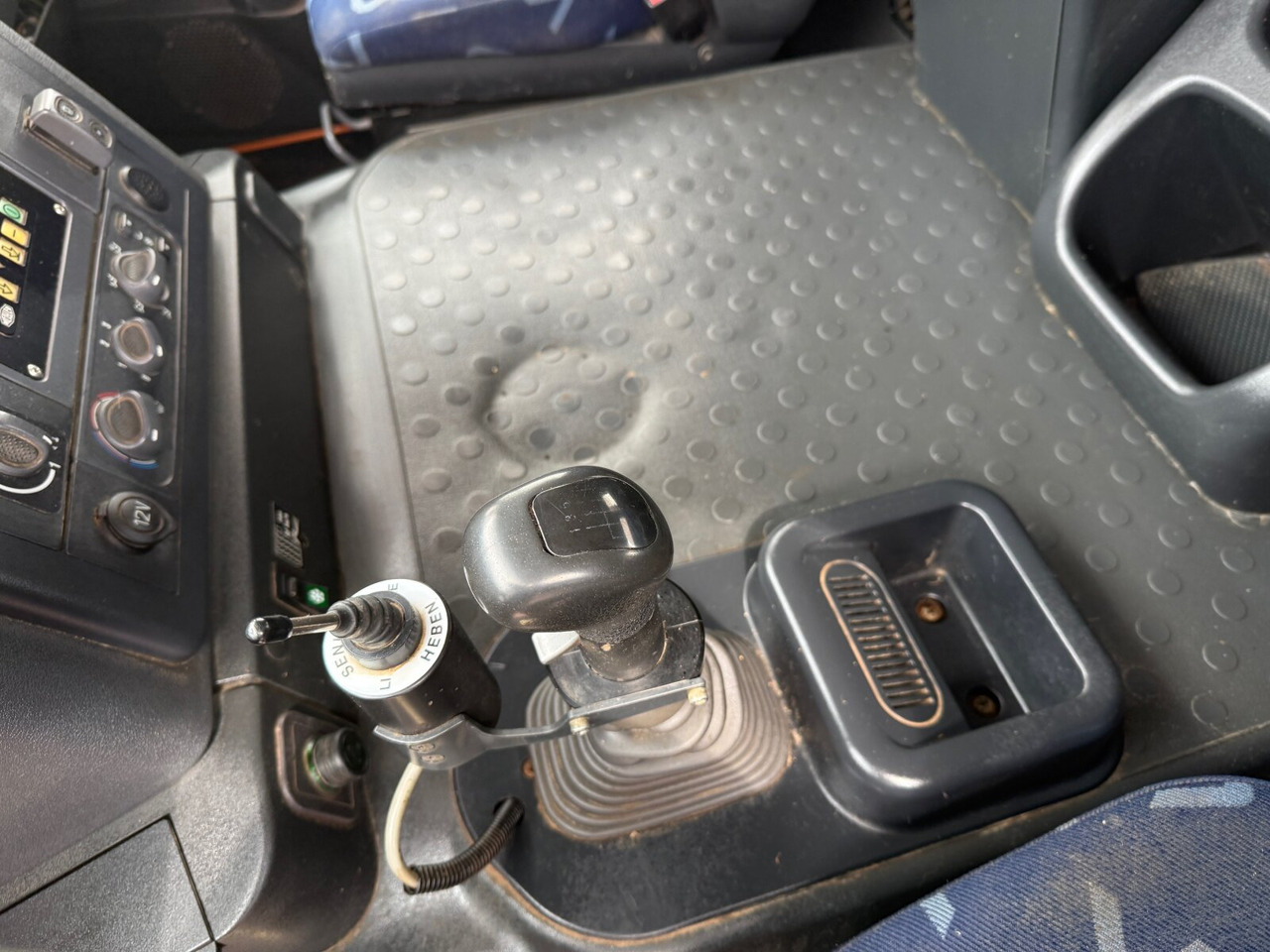 Trakker AT190T33W/P 4x4 Trakker AT190T33W/P 4x4, Winterdienstausstattung - Camion ampliroll: photos 3 Trakker AT190T33W/P 4x4 Trakker AT190T33W/P 4x4, Winterdienstausstattung - Camion ampliroll: photos 3