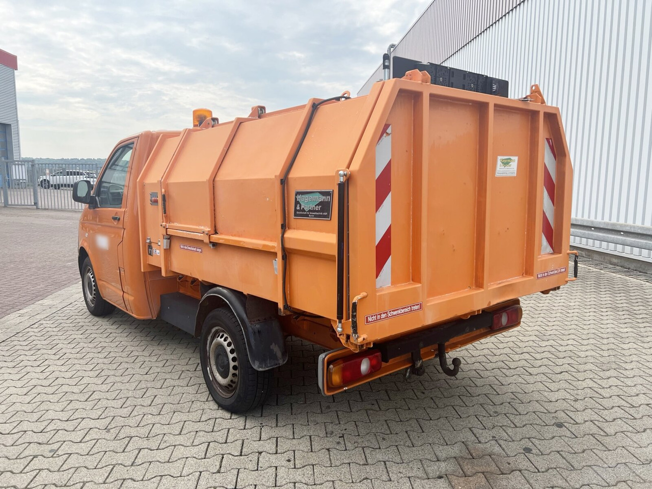 Benne à ordures ménagères pour transport de déchets Volkswagen T5 1.9 TDI 4x2 Müllwagen T5 1.9 TDI 4x2, Hagemann Müllpreßaufbau ca. 3,4m³, Rechtslenker: photos 13