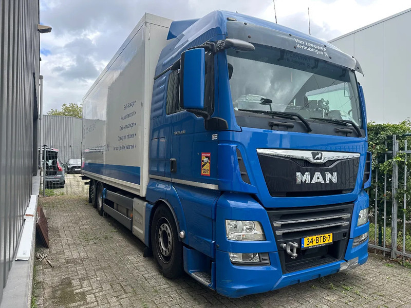 MAN TGX TGX 26 460 + 6X2 + LIFT + DAMAGED ENGINE - Camion fourgon: photos 4 MAN TGX TGX 26 460 + 6X2 + LIFT + DAMAGED ENGINE - Camion fourgon: photos 4