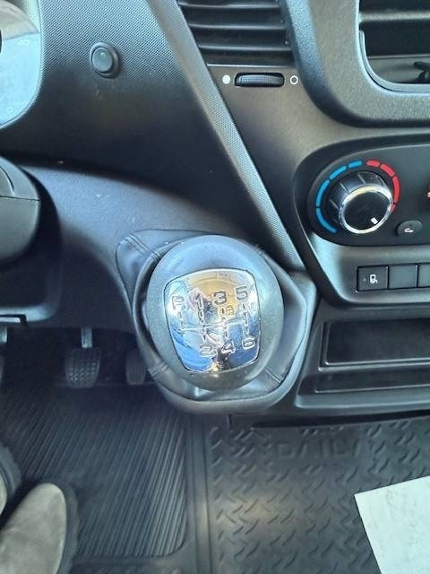 Fourgon utilitaire Iveco Daily 35 S12: photos 25