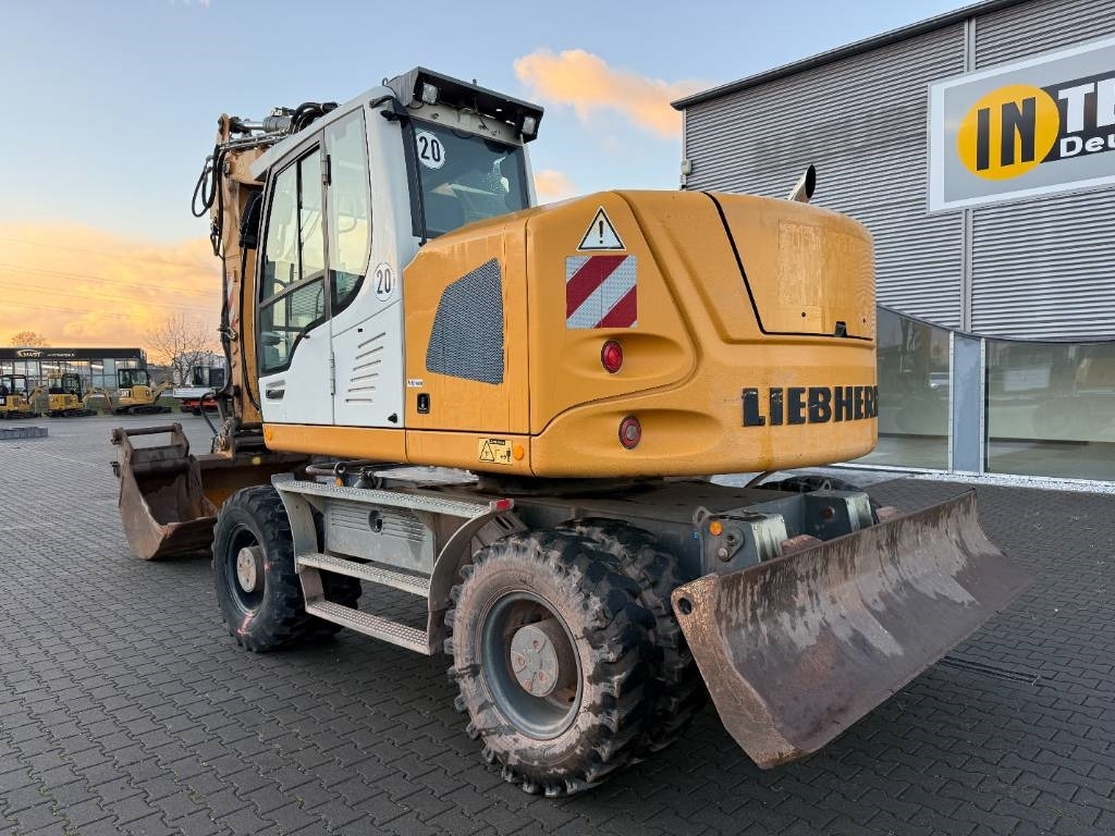 Liebherr A 918 Compact Litronic - Pelle sur pneus: photos 2 Liebherr A 918 Compact Litronic - Pelle sur pneus: photos 2