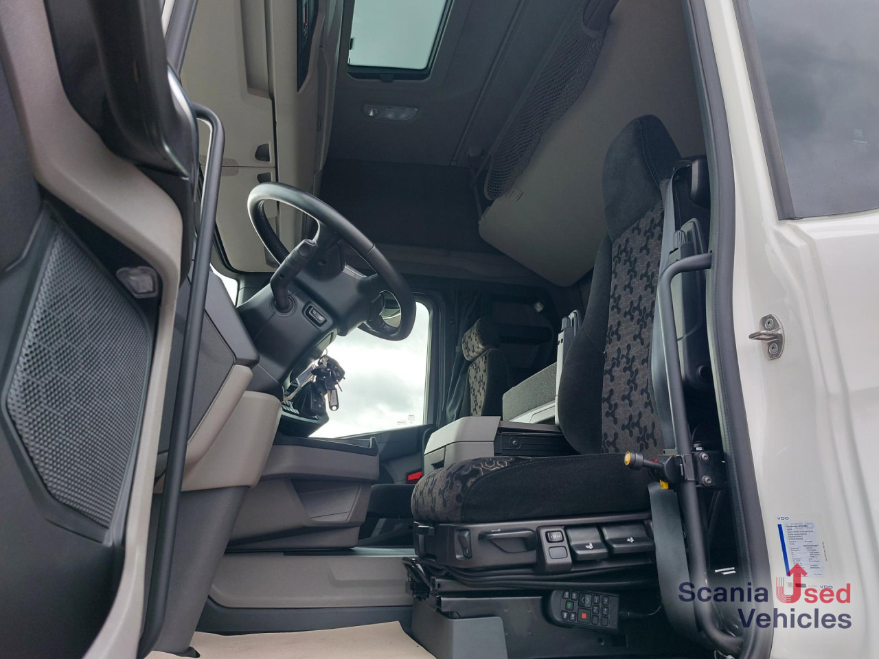 SCANIA R 460 A4x2NA,SUPER, 2 Kreis Hydraulik, NAVI, Stand - Tracteur routier: photos 3 SCANIA R 460 A4x2NA,SUPER, 2 Kreis Hydraulik, NAVI, Stand - Tracteur routier: photos 3