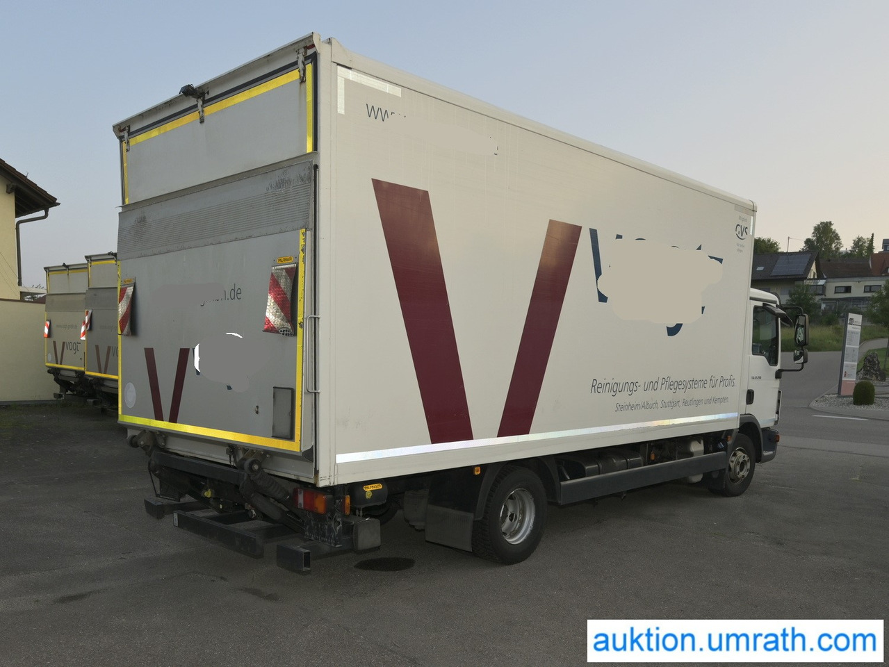 MAN (V182) TGL 12.250 4x2 L/BL Koffer Ladebordwand Klimaautomatik NAVI Luftfederung Automatikgetriebe EURO 6 - Camion fourgon: photos 5 MAN (V182) TGL 12.250 4x2 L/BL Koffer Ladebordwand Klimaautomatik NAVI Luftfederung Automatikgetriebe EURO 6 - Camion fourgon: photos 5