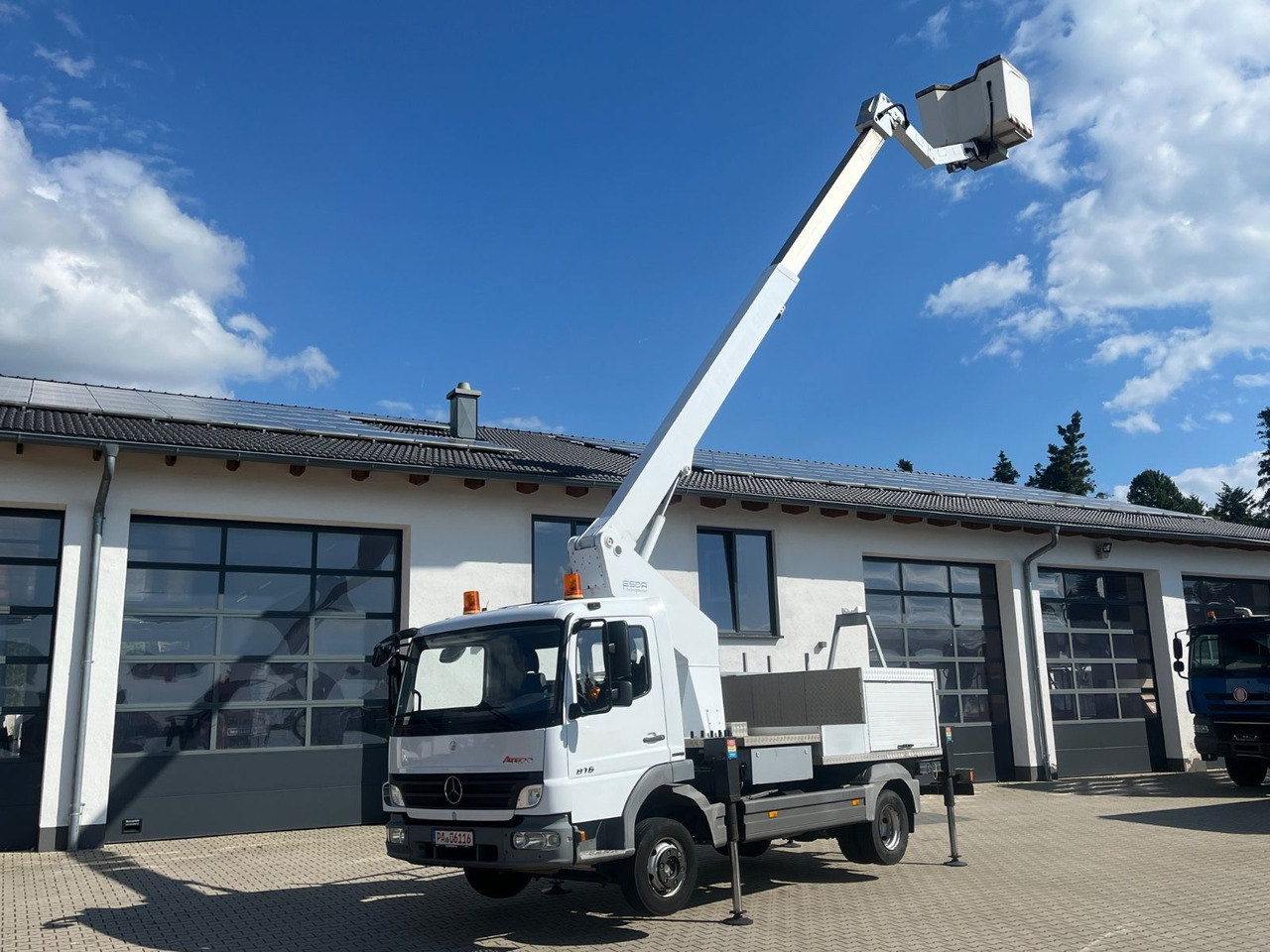 Mercedes-Benz Atego 816 ESDA TG 1800 Steiger 1000V isoliert - Camion avec nacelle: photos 1 Mercedes-Benz Atego 816 ESDA TG 1800 Steiger 1000V isoliert - Camion avec nacelle: photos 1