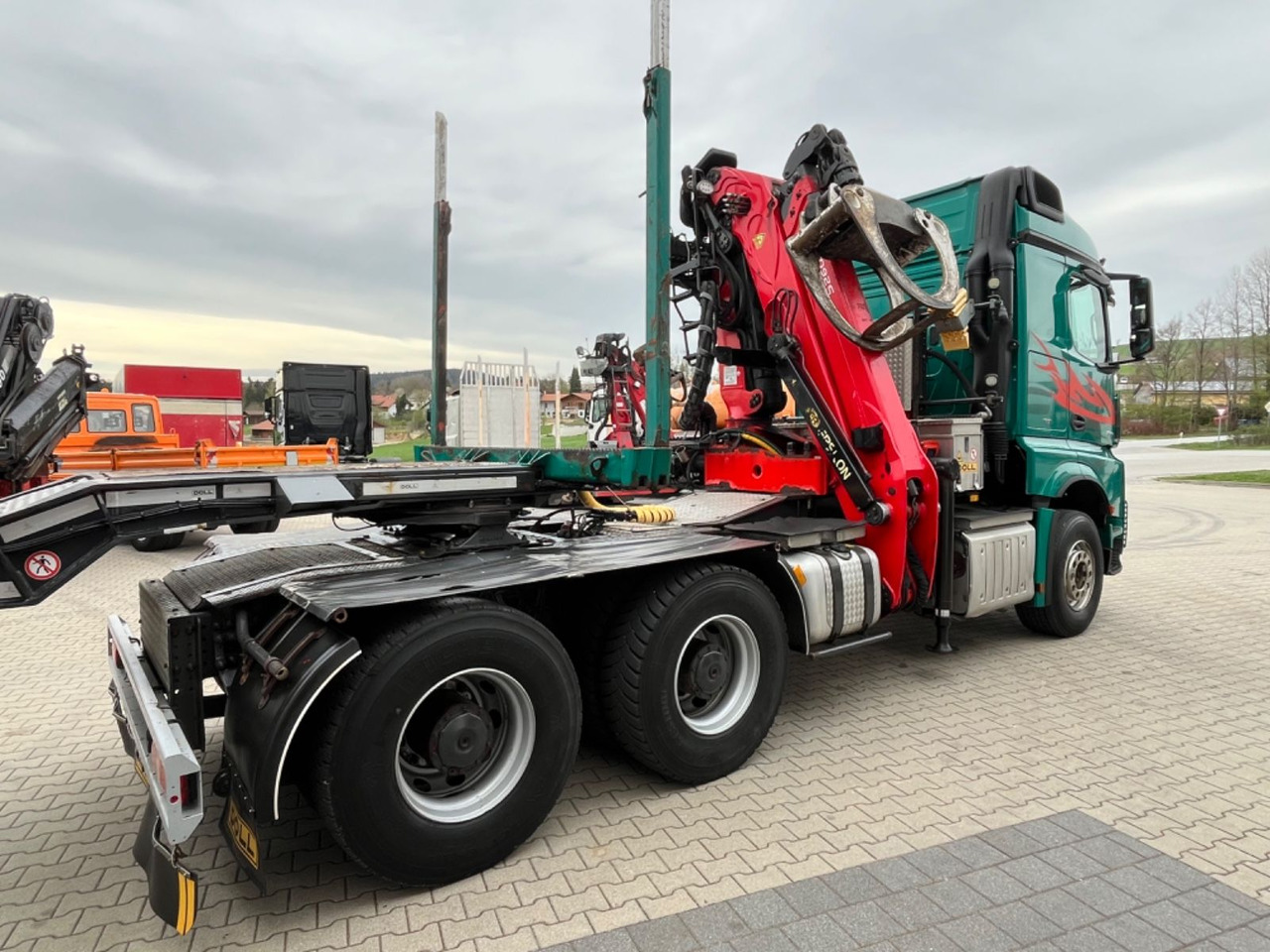 Mercedes-Benz Arocs 2663 6x4 mit Epsilon S260Z Langholzkran - Tracteur routier: photos 3 Mercedes-Benz Arocs 2663 6x4 mit Epsilon S260Z Langholzkran - Tracteur routier: photos 3