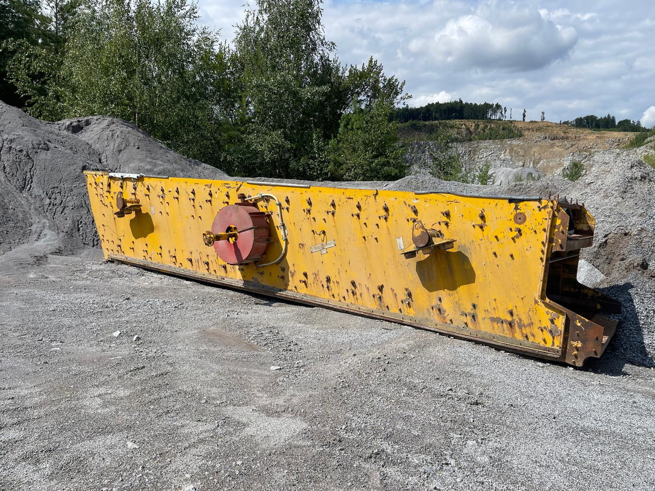 COMESSA ca. 2x8 m - Crible: photos 1 COMESSA ca. 2x8 m - Crible: photos 1