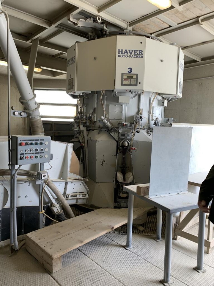 Haver & Boecker 6 nozzle bagging plant - L'équipement de construction: photos 1 Haver & Boecker 6 nozzle bagging plant - L'équipement de construction: photos 1