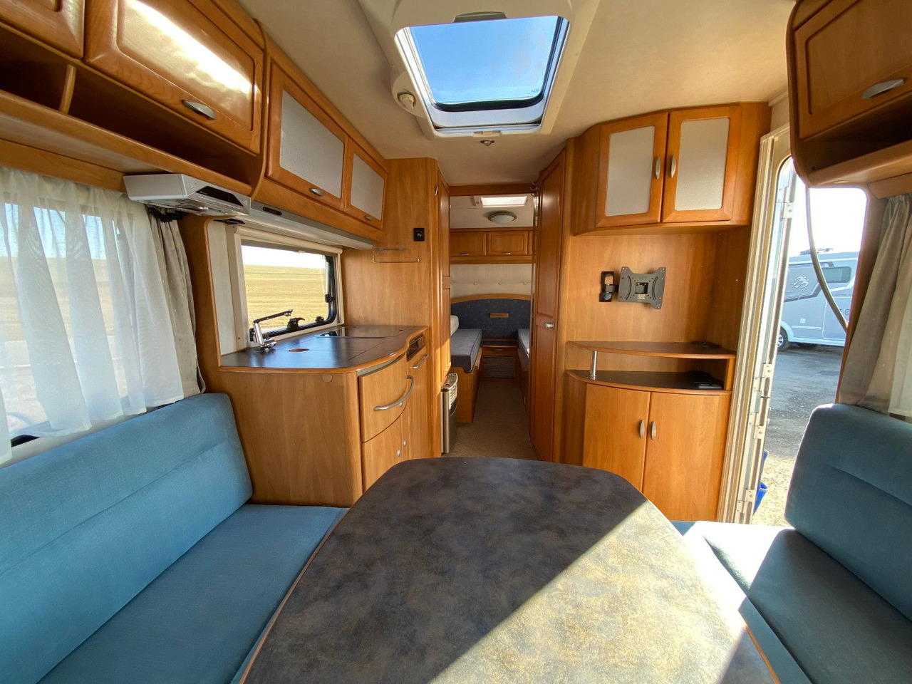 Caravane HYMER / ERIBA / HYMERCAR Nova 530 Swing mit Längsbetten und Moser, top Zu: photos 17