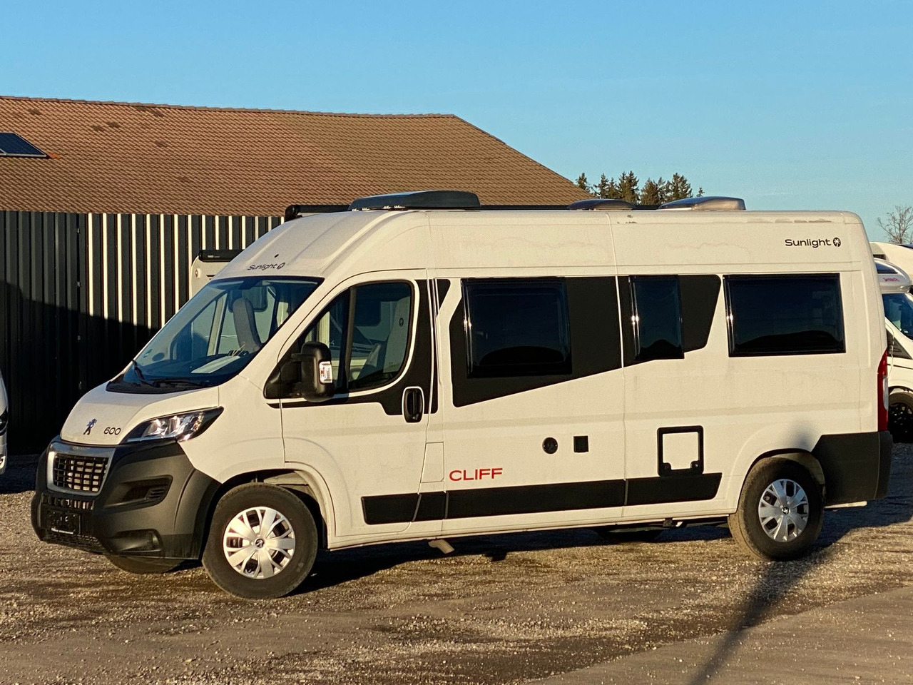 Sunlight Camper Van Cliff 600 Entry - Fourgon aménagé: photos 4 Sunlight Camper Van Cliff 600 Entry - Fourgon aménagé: photos 4