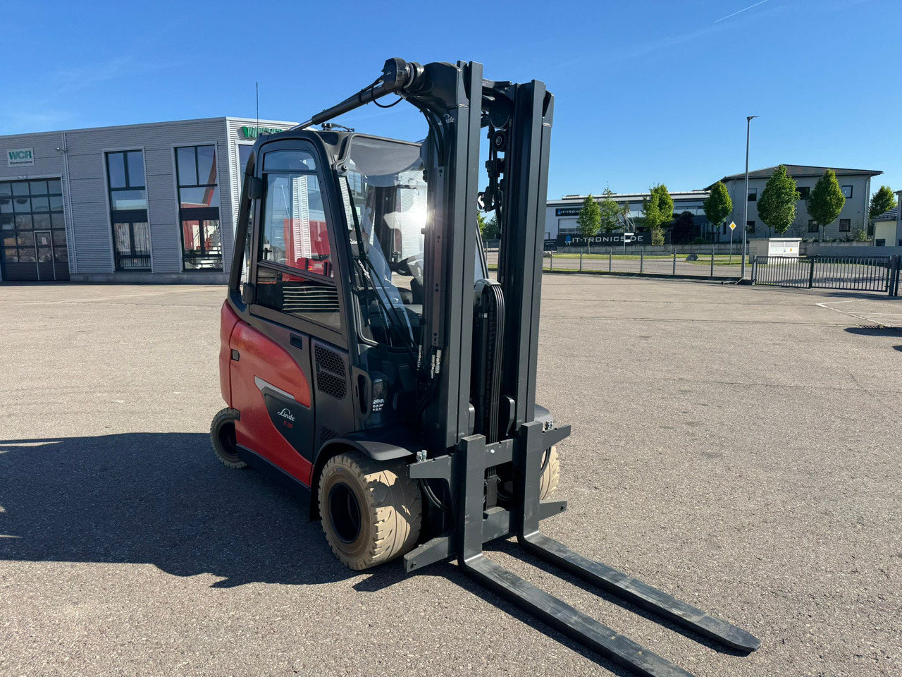 LINDE E35HL-01 - Chariot élévateur électrique: photos 2 LINDE E35HL-01 - Chariot élévateur électrique: photos 2