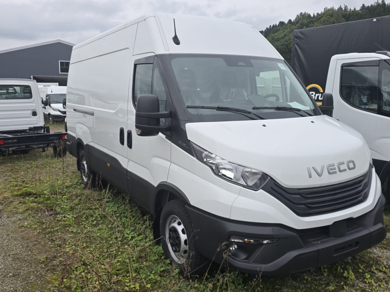 IVECO DAILY 35S14HA8 V -Tageseinlösung- - Fourgon utilitaire: photos 1 IVECO DAILY 35S14HA8 V -Tageseinlösung- - Fourgon utilitaire: photos 1