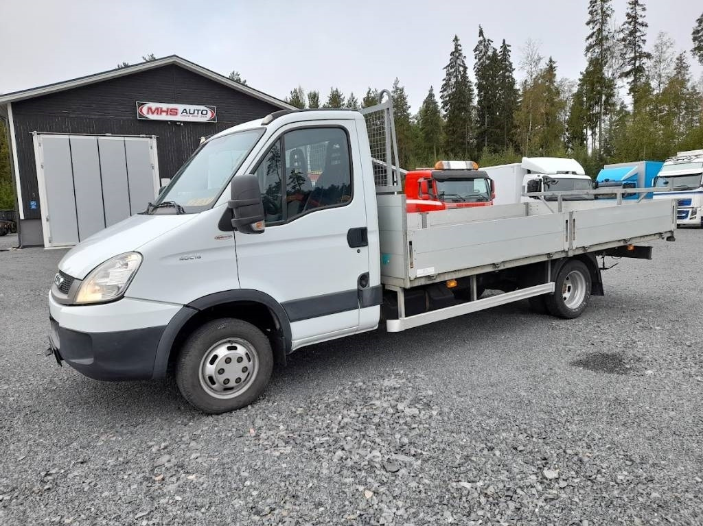 Iveco Daily 40 C18 automat - Utilitaire plateau: photos 1 Iveco Daily 40 C18 automat - Utilitaire plateau: photos 1