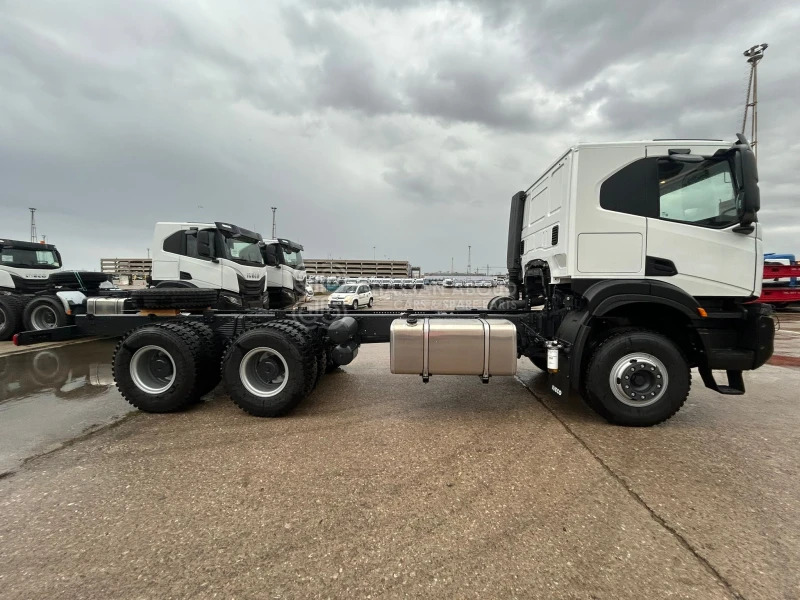 Iveco T-WAY AT380T43H 6x4 R20 Tyres Chassis - Barcelona Stock - Châssis cabine: photos 2 Iveco T-WAY AT380T43H 6x4 R20 Tyres Chassis - Barcelona Stock - Châssis cabine: photos 2