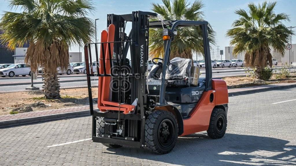 TOYOTA FORKLIFT DIESEL 3TON 3STAGE, 3LEVER 4500MM W/ SIDE SHIFT MY24 - Chariot élévateur diesel: photos 1 TOYOTA FORKLIFT DIESEL 3TON 3STAGE, 3LEVER 4500MM W/ SIDE SHIFT MY24 - Chariot élévateur diesel: photos 1