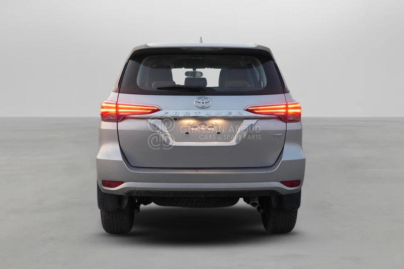 Toyota Fortuner 4x4 - SUV: photos 5 Toyota Fortuner 4x4 - SUV: photos 5