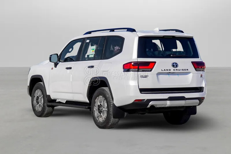 Toyota Land Cruiser 300 - SUV: photos 4 Toyota Land Cruiser 300 - SUV: photos 4