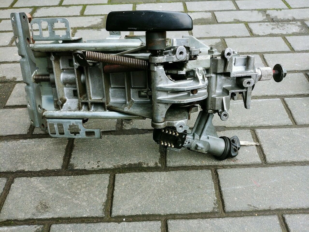 Scania 4 SERIES WITH IGNITION SWITCH 1427567 truck - Colonne de direction pour Camion: photos 4 Scania 4 SERIES WITH IGNITION SWITCH 1427567 truck - Colonne de direction pour Camion: photos 4