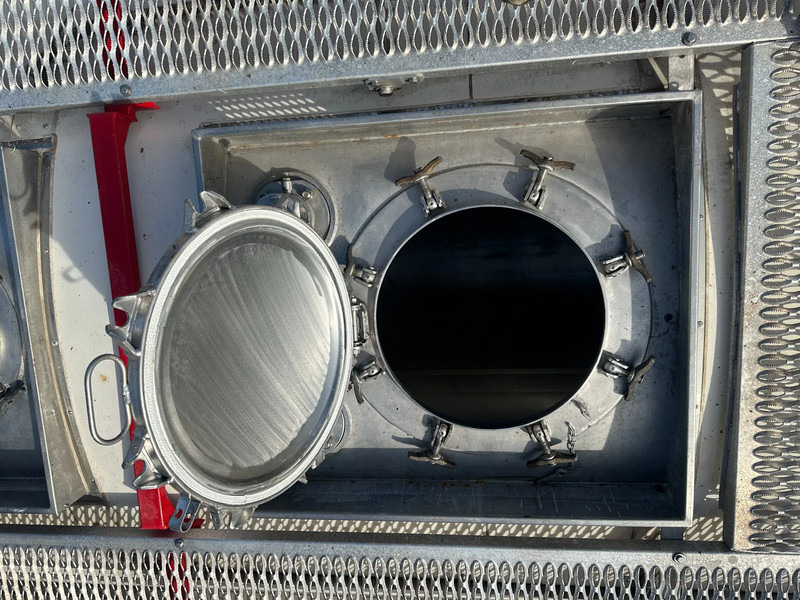 Conteneur citerne pour transport de produits chimiques CIMC 20FT ISO, 25.080L / 1-COMP / 3 BAFFELS / 4 covers, 5Y valid until 12/2026: photos 13