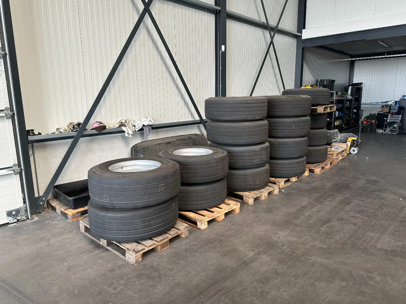 Diversen 14x 385/65-R22.5 on rims - Pneu pour Camion: photos 1 Diversen 14x 385/65-R22.5 on rims - Pneu pour Camion: photos 1