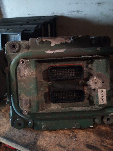 EDC VOLVO FH460 D13C460 20995620 P04 - Bloc de gestion pour Camion: photos 2 EDC VOLVO FH460 D13C460 20995620 P04 - Bloc de gestion pour Camion: photos 2