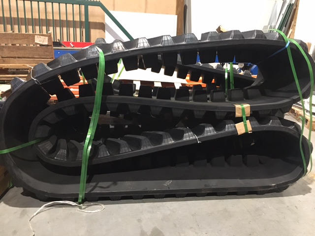 Rubber track for Challenger MT800 and FENDT MT1100 30" and 36" - Chenille pour Machine agricole: photos 2 Rubber track for Challenger MT800 and FENDT MT1100 30" and 36" - Chenille pour Machine agricole: photos 2