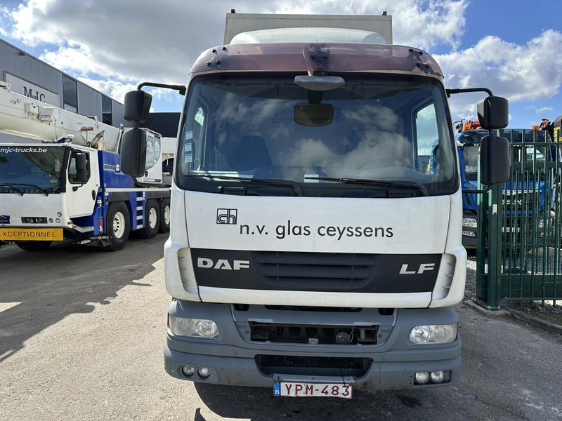 DAF LF 55.250 12T - GLASTRANSPORT / GLASRESTEEL - AIR SUSPENSION - EURO 4 - BELGIAN REGISTRATION - Camion: photos 2 DAF LF 55.250 12T - GLASTRANSPORT / GLASRESTEEL - AIR SUSPENSION - EURO 4 - BELGIAN REGISTRATION - Camion: photos 2