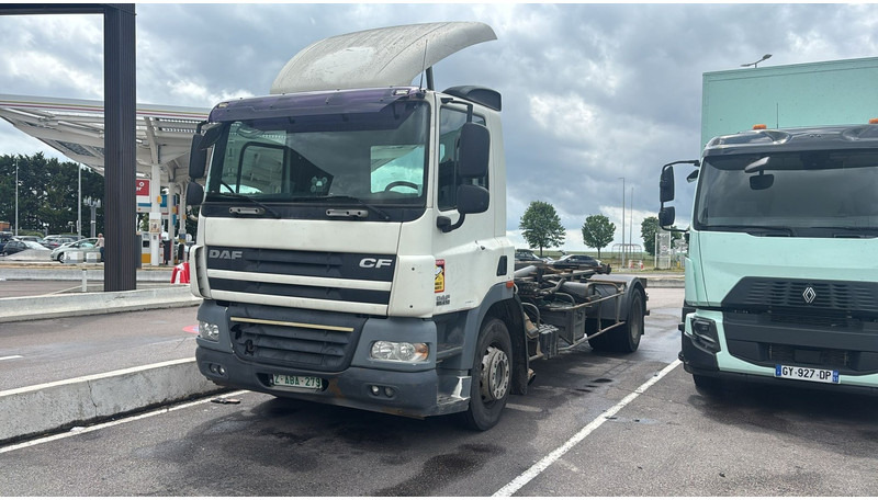 DAF CF 85.410 - 19T HOOKLIFT / ABROLLKIPPER / GANCHO - MANUAL ZF - A/C - GOOD CONDITION - Camion ampliroll: photos 3 DAF CF 85.410 - 19T HOOKLIFT / ABROLLKIPPER / GANCHO - MANUAL ZF - A/C - GOOD CONDITION - Camion ampliroll: photos 3