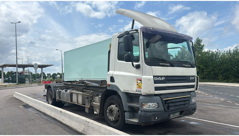 DAF CF 85.410 - 19T HOOKLIFT / ABROLLKIPPER / GANCHO - MANUAL ZF - A/C - GOOD CONDITION - Camion ampliroll: photos 1 DAF CF 85.410 - 19T HOOKLIFT / ABROLLKIPPER / GANCHO - MANUAL ZF - A/C - GOOD CONDITION - Camion ampliroll: photos 1