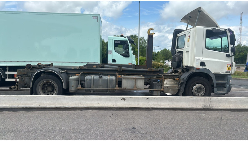 DAF CF 85.410 - 19T HOOKLIFT / ABROLLKIPPER / GANCHO - MANUAL ZF - A/C - GOOD CONDITION - Camion ampliroll: photos 5 DAF CF 85.410 - 19T HOOKLIFT / ABROLLKIPPER / GANCHO - MANUAL ZF - A/C - GOOD CONDITION - Camion ampliroll: photos 5