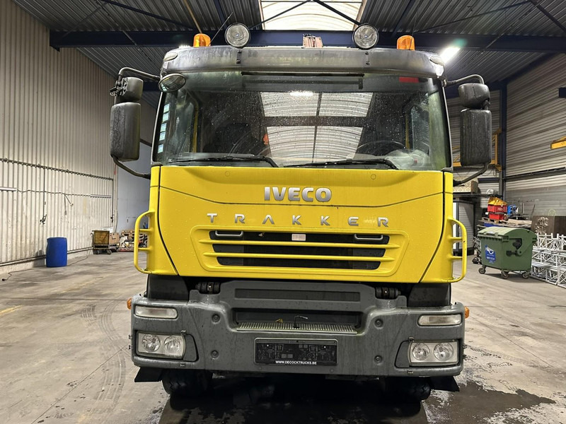Iveco TRAKKER 350 6x4 HOOKLIFT + CRANE FASSI F120.22 (5/6 F) - *342.000km* - STEEL SPRING / BIG AXLES - AS TRONIC AUTOMATIC GEARBOX - Camion ampliroll, Camion grue: photos 2 Iveco TRAKKER 350 6x4 HOOKLIFT + CRANE FASSI F120.22 (5/6 F) - *342.000km* - STEEL SPRING / BIG AXLES - AS TRONIC AUTOMATIC GEARBOX - Camion ampliroll, Camion grue: photos 2