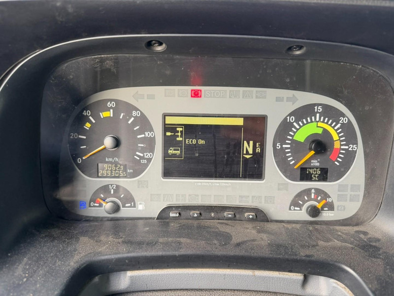 Camion grue Mercedes-Benz ACTROS 2544 6x2 MP2 + CRANE ATLAS 165.2E (3x HYDR) - RADIO - *FULL AIR* - LIFT + STEERING AXLE - *299.000km* - PLATFORM 6m50: photos 18 Camion grue Mercedes-Benz ACTROS 2544 6x2 MP2 + CRANE ATLAS 165.2E (3x HYDR) - RADIO - *FULL AIR* - LIFT + STEERING AXLE - *299.000km* - PLATFORM 6m50: photos 18