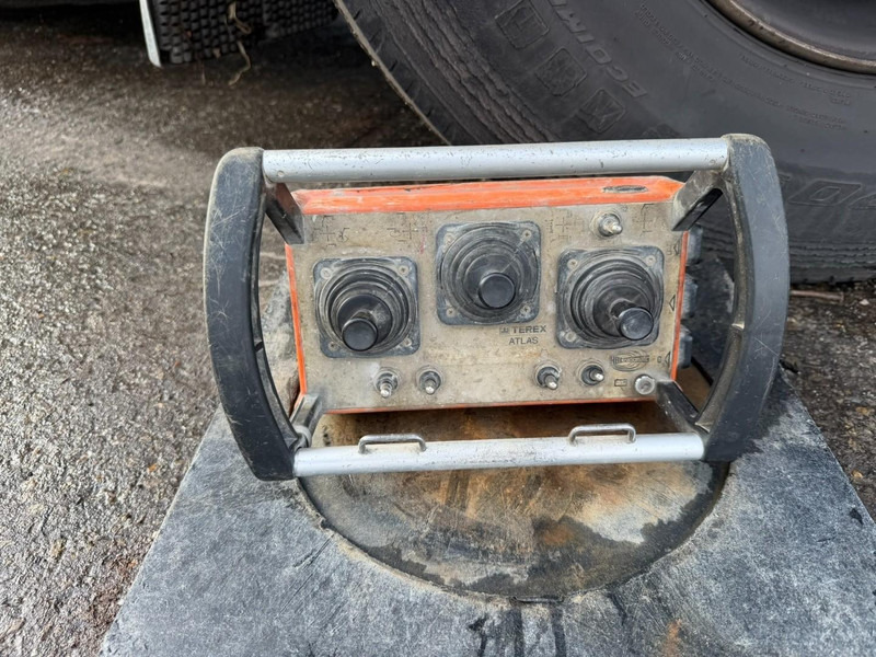 Camion grue Mercedes-Benz ACTROS 2544 6x2 MP2 + CRANE ATLAS 165.2E (3x HYDR) - RADIO - *FULL AIR* - LIFT + STEERING AXLE - *299.000km* - PLATFORM 6m50: photos 13 Camion grue Mercedes-Benz ACTROS 2544 6x2 MP2 + CRANE ATLAS 165.2E (3x HYDR) - RADIO - *FULL AIR* - LIFT + STEERING AXLE - *299.000km* - PLATFORM 6m50: photos 13