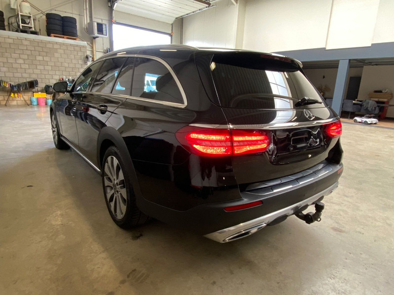 Mercedes-Benz E220d ALL-TERRAIN - 4 MATIC 4x4 - automatic - alcantara - 20 - Voiture: photos 4 Mercedes-Benz E220d ALL-TERRAIN - 4 MATIC 4x4 - automatic - alcantara - 20 - Voiture: photos 4