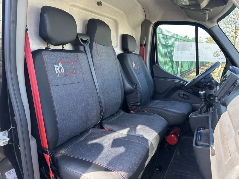 Photo d'intérieur 2: Fourgon utilitaire Renault MASTER 2.3 DCI - 150hp - RED EDTION L3H2  - GPS - CAMERA - TÜV 10/2025 - MANUAL 6 - COMFORT PACK - BE