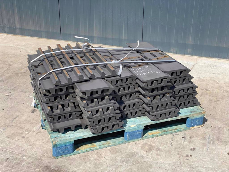 Case CX330 / CX350 Shoes/Pads - Frame/ Châssis pour Engins de chantier: photos 2 Case CX330 / CX350 Shoes/Pads - Frame/ Châssis pour Engins de chantier: photos 2