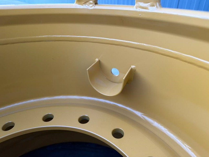 Cat 17.00-25/1.7 RIM for 20.5 x 25 - CAT 938M - Pneus et jantes pour Engins de chantier: photos 4 Cat 17.00-25/1.7 RIM for 20.5 x 25 - CAT 938M - Pneus et jantes pour Engins de chantier: photos 4