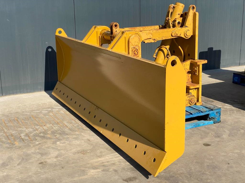 Cat Front Blade + Lift 12H / 120M / 120H / 140G / 140H - Lame pour Engins de chantier: photos 2 Cat Front Blade + Lift 12H / 120M / 120H / 140G / 140H - Lame pour Engins de chantier: photos 2