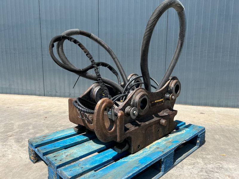 OilQuick OQ70/55 - 323E - Attache rapide pour Engins de chantier: photos 1 OilQuick OQ70/55 - 323E - Attache rapide pour Engins de chantier: photos 1