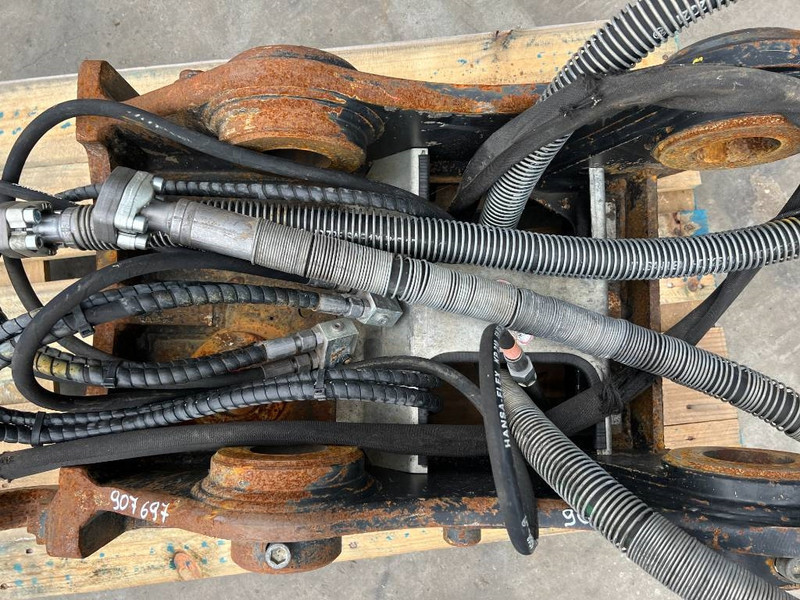 Attache rapide pour Engins de chantier OilQuick OQ70/55 - 323F: photos 13 Attache rapide pour Engins de chantier OilQuick OQ70/55 - 323F: photos 13