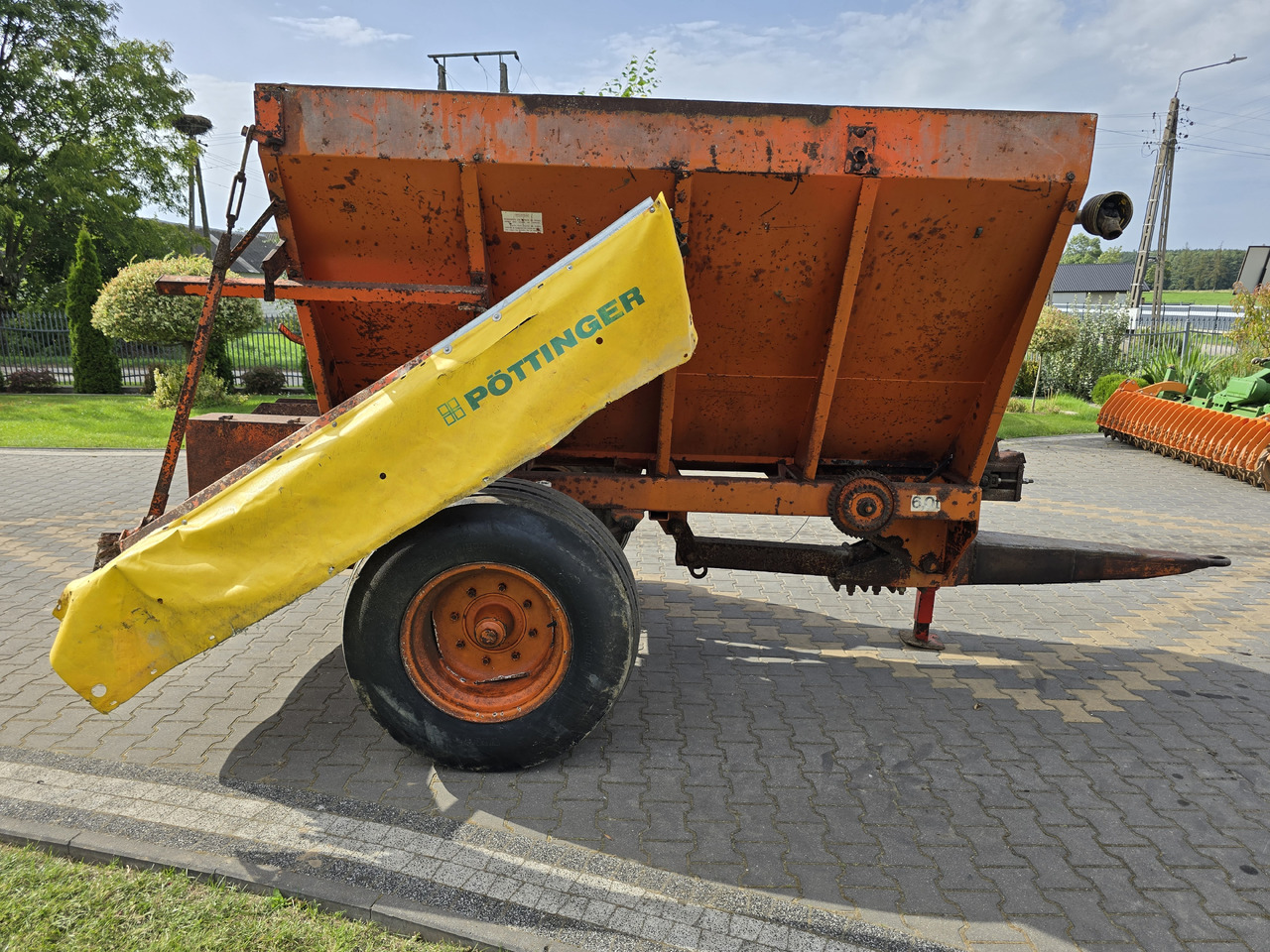 AMOS AGMT 5 ton - Distributeur d'engrais: photos 2 AMOS AGMT 5 ton - Distributeur d'engrais: photos 2