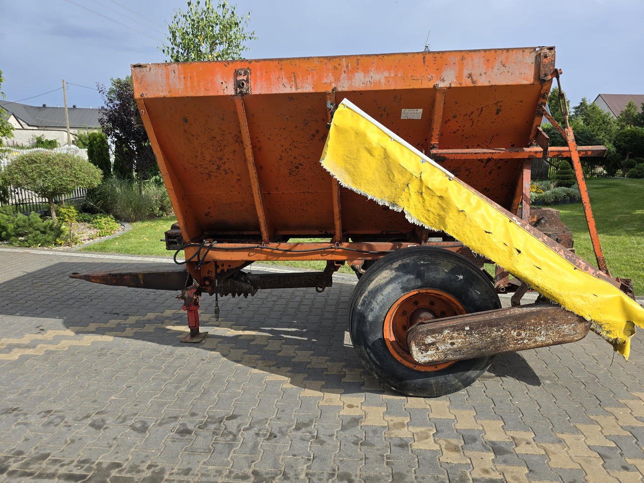 AMOS AGMT 5 ton - Distributeur d'engrais: photos 3 AMOS AGMT 5 ton - Distributeur d'engrais: photos 3