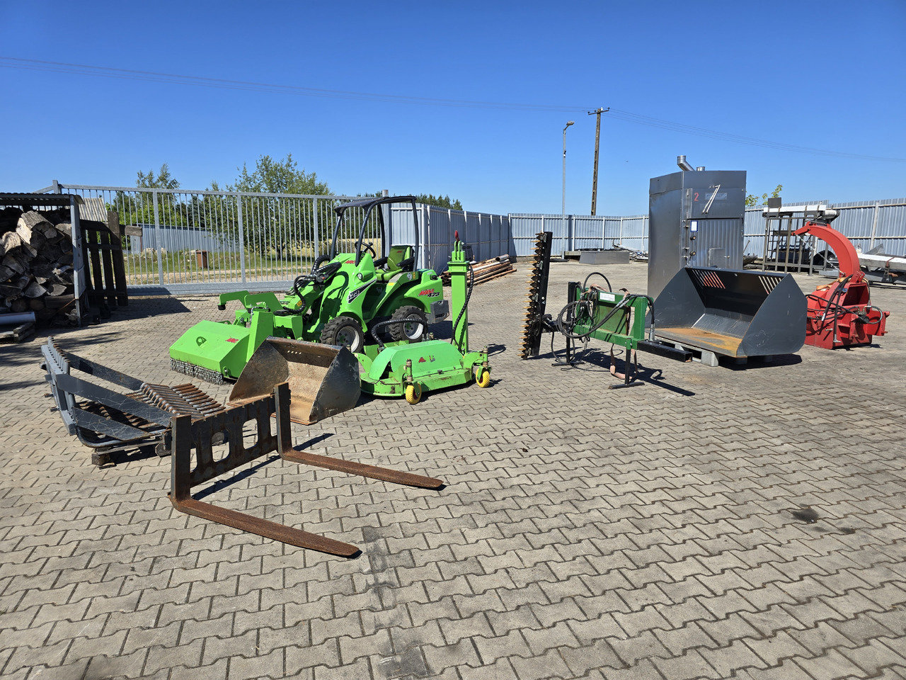 AVANT 423 - Mini chargeuse: photos 1 AVANT 423 - Mini chargeuse: photos 1